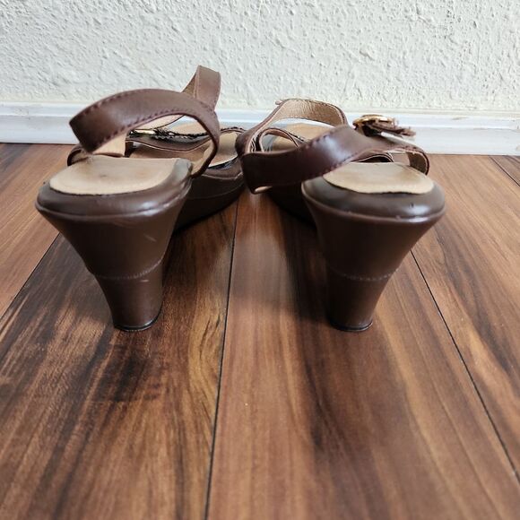 VNTG Genuine Leather Brown Wedge Heels - Picture 4 of 6